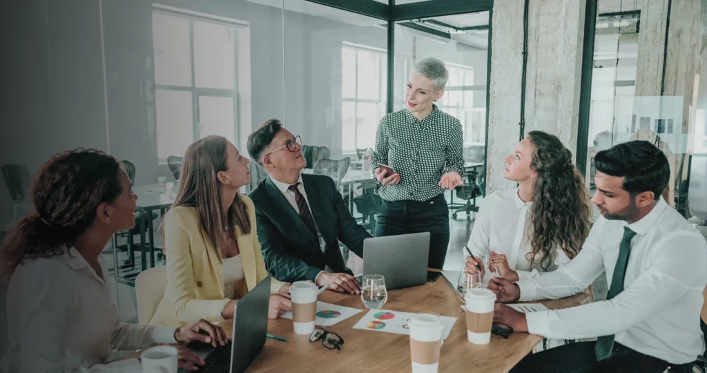 réunion d'équipe avec manager toxique