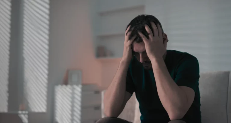 signes d'une mère toxique qui se victimise